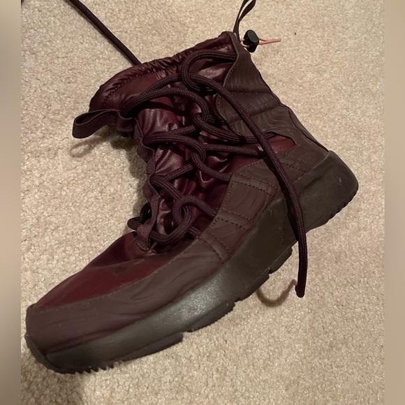 Nike Tanjun High Rise Women's Boots Burgundy like new without tag/Box size 7 - Picture 3 of 7